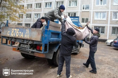 В Благовещенске прошло 352 субботника акции «Город берегу»