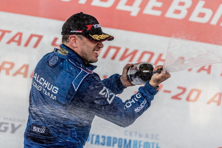 Кирилл Киракозов: «Мы предложили автогонщиков поливать не шампанским, а водкой»