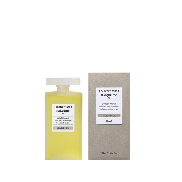 Увлажняющее ароматерапевтическое масло для тела и ванны Comfort Zone Tranquillity™ OilМасло-трансформер Tranquillity™ Oil с амарантовым маслом и высоким содержанием сквалена восстанавливает липидный барьер, усиливает увлажненность кожи и делает ее более гладкой и мягкой. На сухой коже оно работает как шелковистое масло, а при контакте с водой превращается в питательные сливки для ванны или душа. Эксклюзивная смесь 6 эфирных масел Tranquillity™ балансирует нервную систему, мягко снимая стресс и напряжение. Обеспечивает глубокое питание и увлажнение кожи.