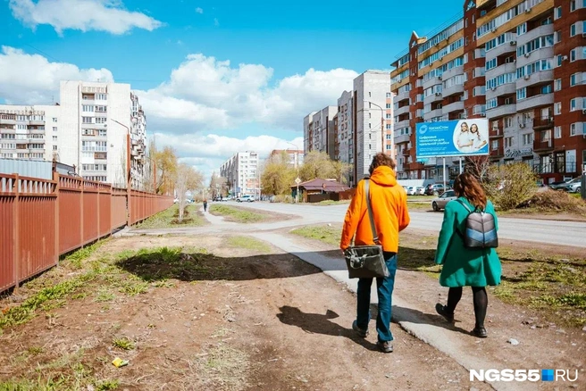 Профиль улицы Куйбышева&nbsp;— довольно узкий, но расширять его некуда. Зато можно немного увеличить тротуар | Источник: Кирилл Башинский / NGS55.RU