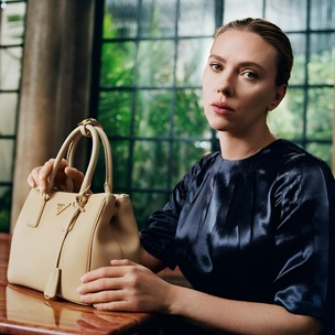 Prada girl Скарлетт Йоханссон примеряет новые роли и культовую сумку Galleria