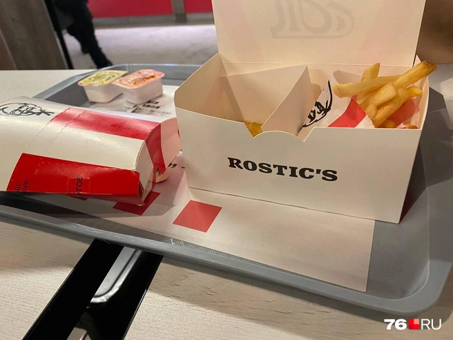 В кафе под брендом KFC появились коробочки ROSTIC’S | Источник: читательница 76.RU