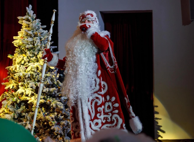 Михаил Топоров очень любит работать с детьми, потому что они более искренние и верят в Деда Мороза | Источник: предоставлено Михаилом Топоровым