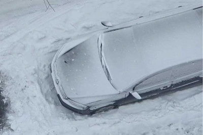 В Челябинске мужчина повредил зеркала у автомобилей во дворах