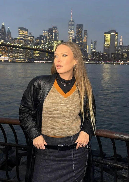 Дакота не скрывает, что ушла от Влада из-за его измен