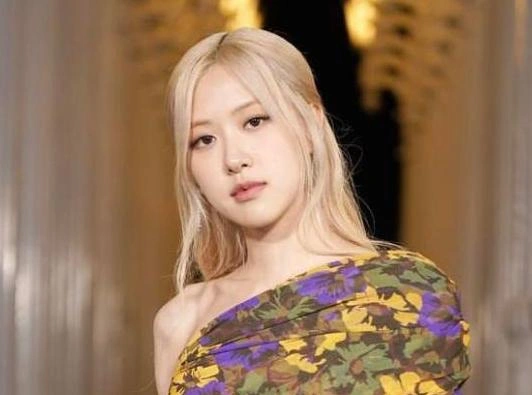 Fan-girl mode on: Розэ из BLACKPINK на концерте Тейлор Свифт в Токио