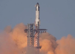 Starship Илона Маска снова взорвался во время запуска. Из-за обломков ракеты закрывали аэропорты