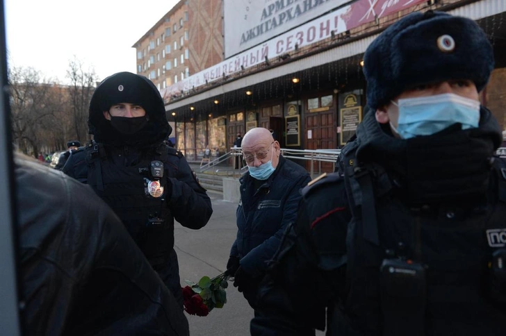 Армена Джигарханяна похоронили в Москве: трансляция