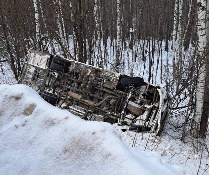 В Башкирии перевернулся автобус с 10 пассажирами 