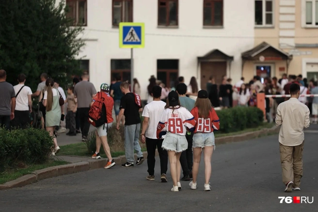 В городе будто стало даже жарче в этот вечер! | Источник: Александр Куренной / 76.RU 