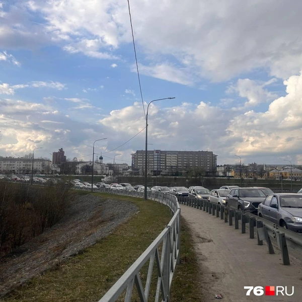 Транспорт еле едет | Источник: читатель 76.RU