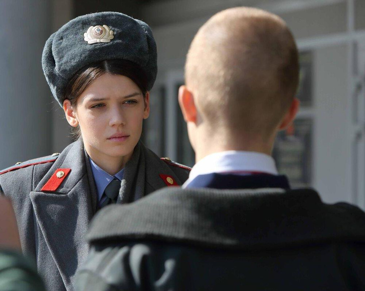 Младший лейтенант из сериала «Слово пацана» вышла на подиум: Анастасия Красовская приняла участие в показе ЦУМа