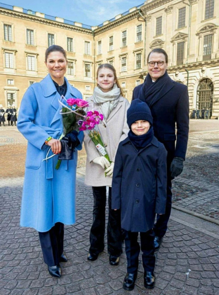 Как одеваются весной внуки шведского короля и королевы