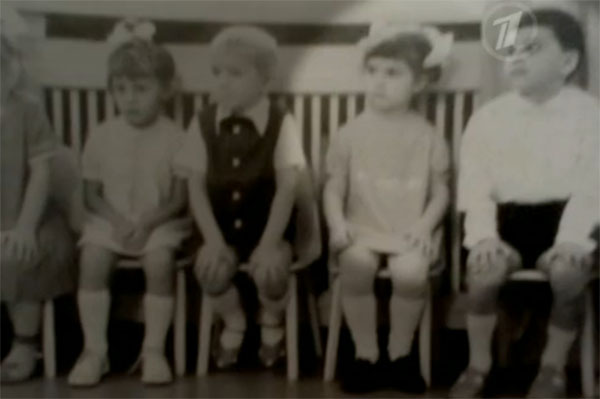 Фото, сделанное в детском саду в 1972 году. Максим Фадеев крайний справа, рядом Марина