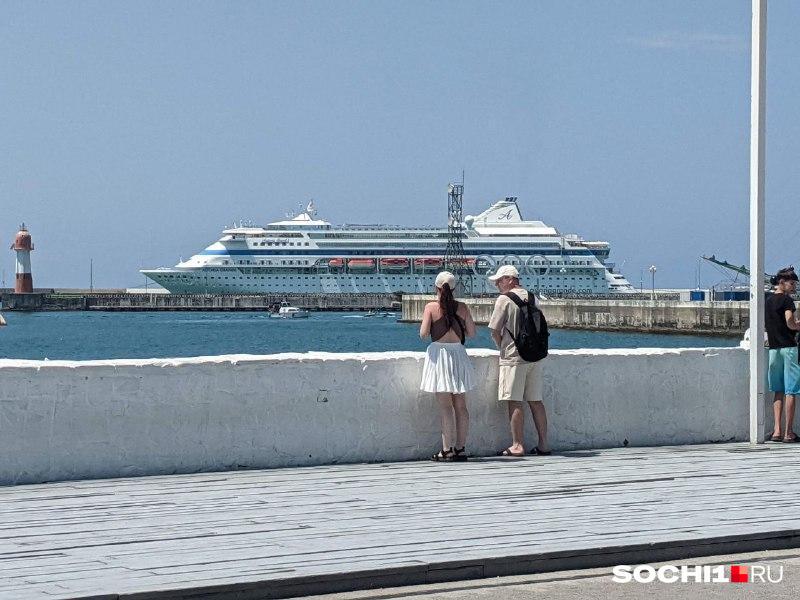 Круизы на лайнере Astoria Grande из Сочи отменили из-за угрозы безопасности в Черном море