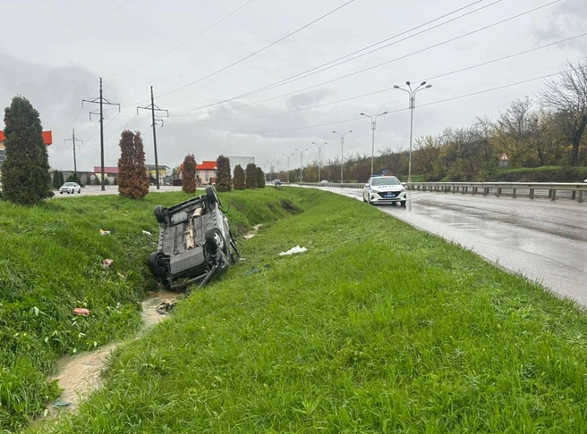 Женщина на Suzuki перевернулась в Пятигорске 26 октября | Источник: Госавтоиспекция Ставропольского края