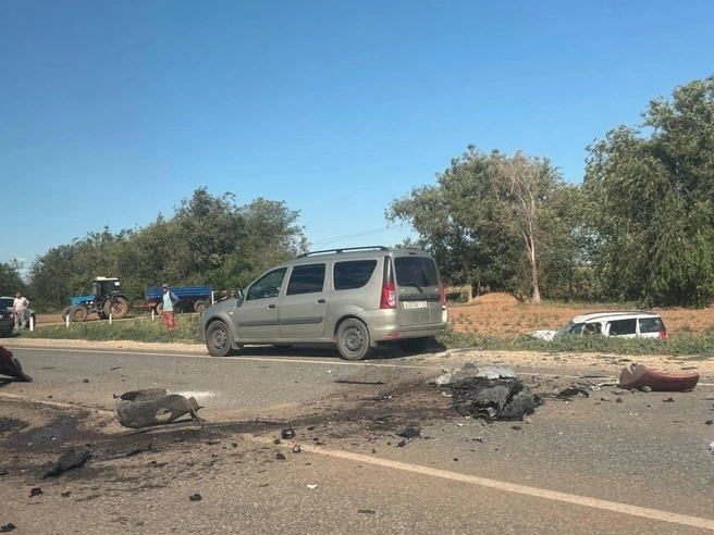 Место столкновения отчетливо заметно на асфальте | Источник: «Road Help — Волжский» / Vk.com