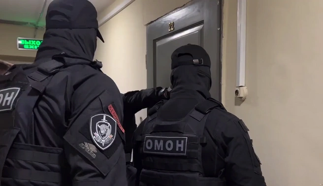 ОМОН обыскал отделы, квартиры и загородные дома | Источник: Петровка, 38 / Max