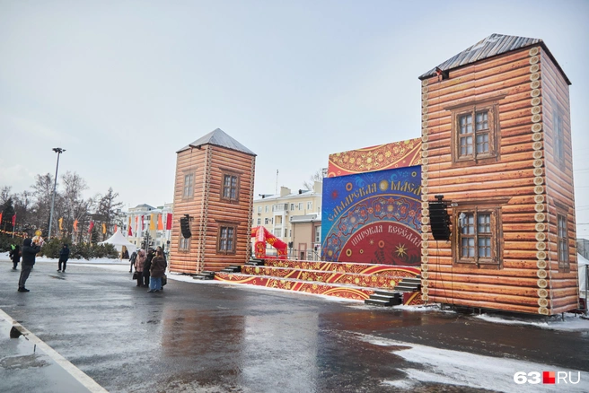 Сцену оформили в виде крепости Самара-городок | Источник: Роман Данилкин / 63.RU