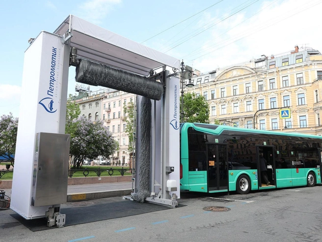 Портальная мойка «Ладога» — разработана в Петербурге, щетки по-прежнему европейские | Источник: Сергей Михайличенко / «Фонтанка.ру»