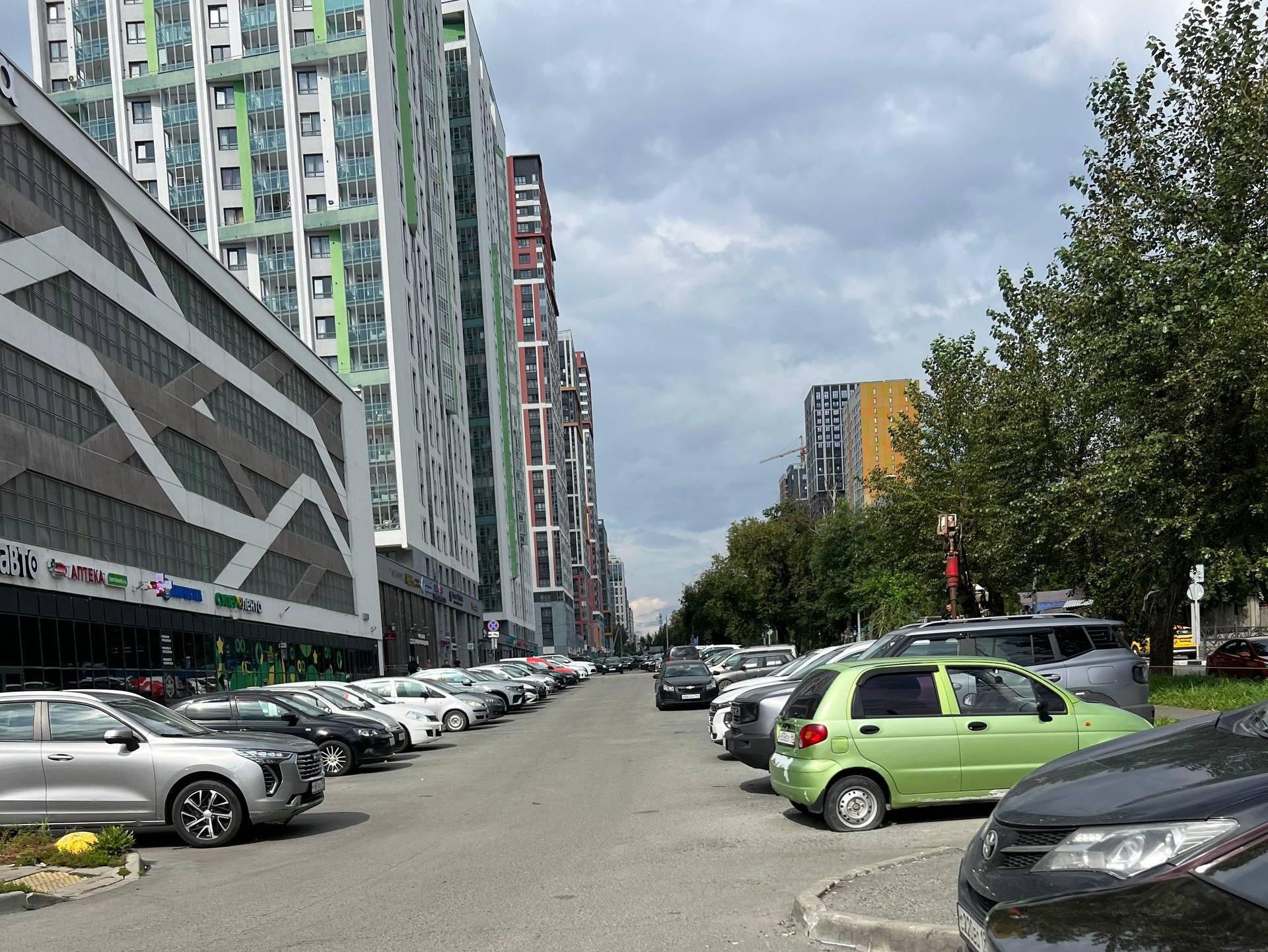 <p>В этом проезде также появятся платные участки под парковку</p>