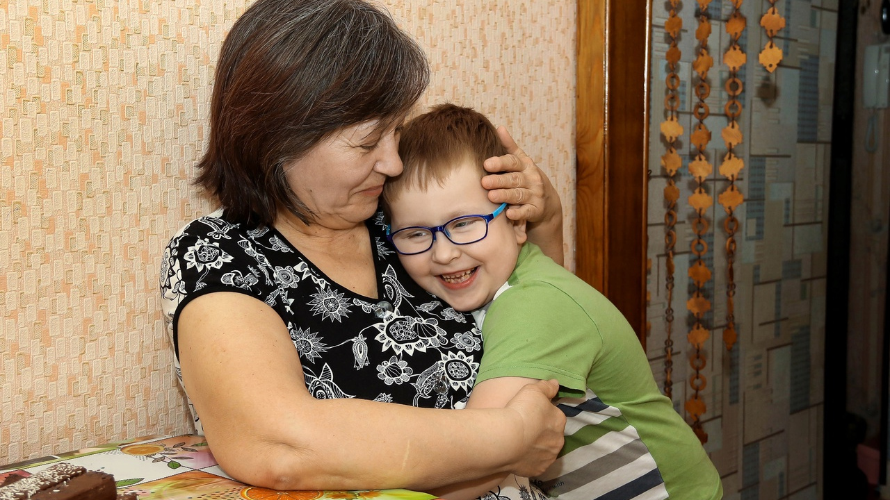 «Случись со мной что, он попадет в детдом». Нижегородка, в одиночку воспитывающая правнука, ищет ему приемных родителей — видео