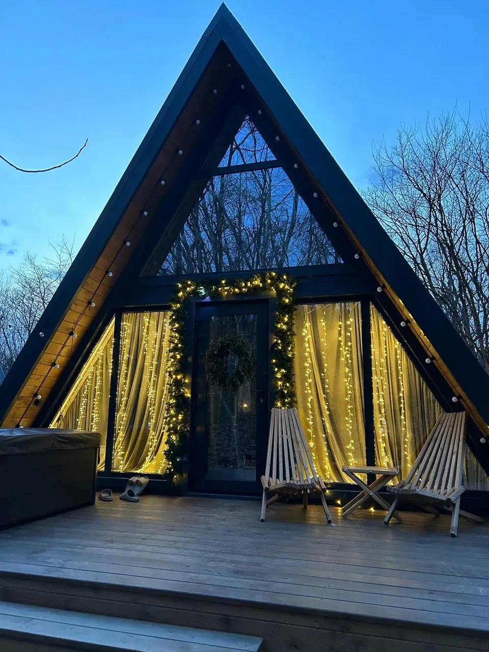 Домики украшают к празднику | Источник: sober-glamp.clients.site