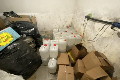 В Воронеже пресекли производство нелегальных сигарет и водки