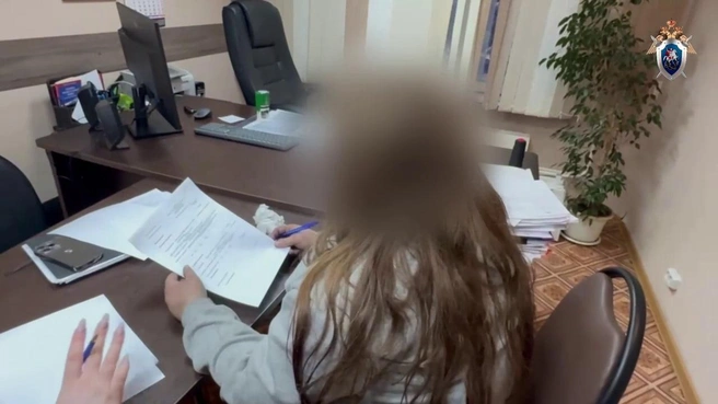 Мать ушла за продуктами, а вернулась к пожару. В Дубинино задержали женщину, чьи трое детей погибли в огне | Источник: ГСУ СК России по Красноярскому краю и Республике Хакасия