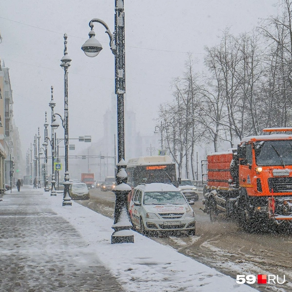 Давно не видели на улицах города снегоуборочную технику | Источник: Тимофей Калмаков / 59.RU