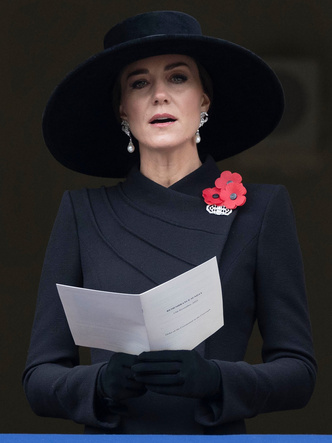 Печать траура: как Кейт Миддлтон скопировала самый трагичный наряд принцессы Дианы (и выглядит потрясающе)