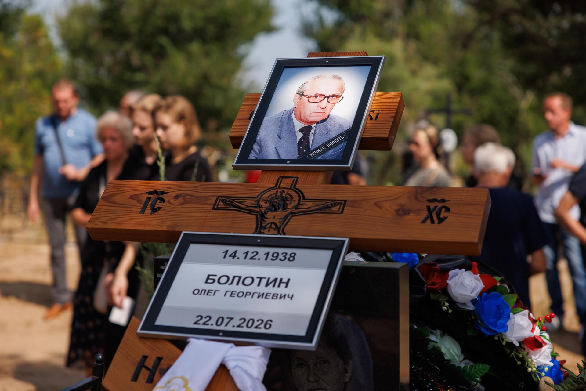 «На заводе у него был личный кабинет»: в Волгограде проводили в последний путь легендарного «красного директора» Олега Болотина