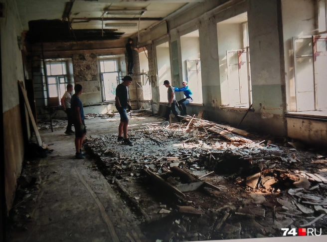 После покупки здания внутри всё очищали, вскрывали полы | Источник: предоставлено героем публикации