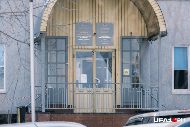Такие двери в какой-то период были почти везде | Источник: Булат Салихов / UFA1.RU