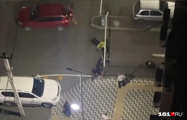 Cкандальная драка произошла в центре Ростова в 2023 году | Источник: читатель 161.RU