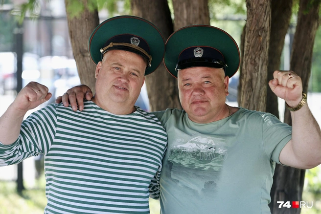 Многие бывшие пограничники воспользовались случаем, чтобы встретиться с друзьями | Источник: Наталья Лапцевич