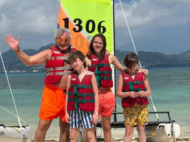 Последнее совместное фото с мужем Дмитрием Дибровым из путешествия на Сейшельские острова Полина выкладывала в своем Telegram-канале еще весной | Источник: POLINA DIBROVA / T.me