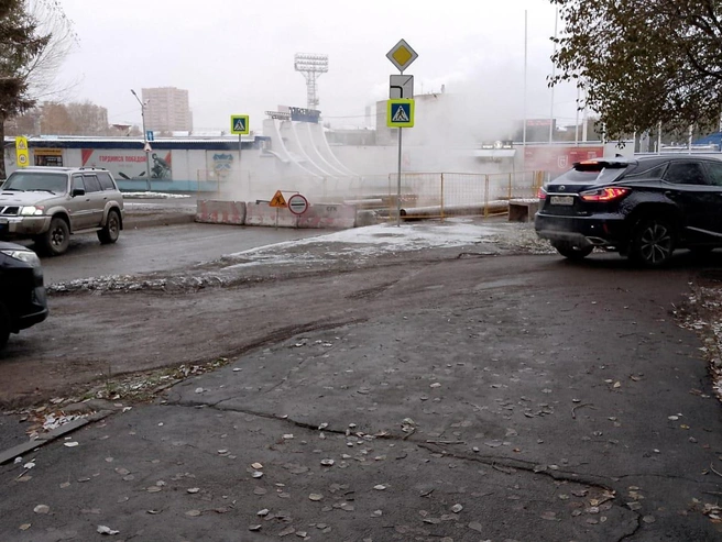 Работы ведутся на перекрёстке улиц Пархоменко и Римского-Корсакова | Источник: читательница Ольга