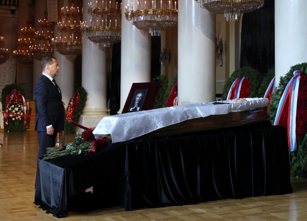 Алла Пугачева и Дмитрий Медведев пришли на церемонию прощания с Михаилом Горбачевым