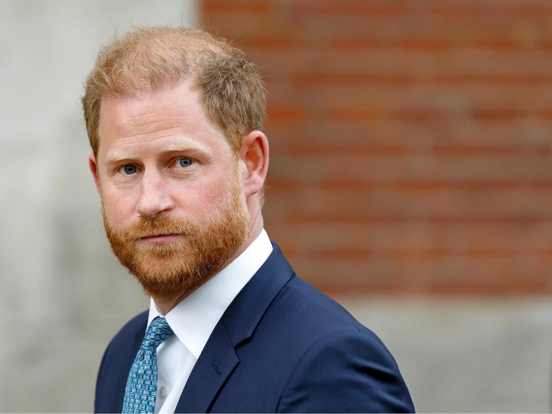 На принца Гарри подала в суд его собственная благотворительная организация | marieclaire.ru