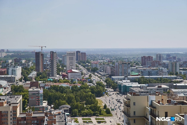 С 22 по 31 октября закрылась проезжая часть улицы Бориса Богаткова | Источник: Александр Ощепков / NGS.RU