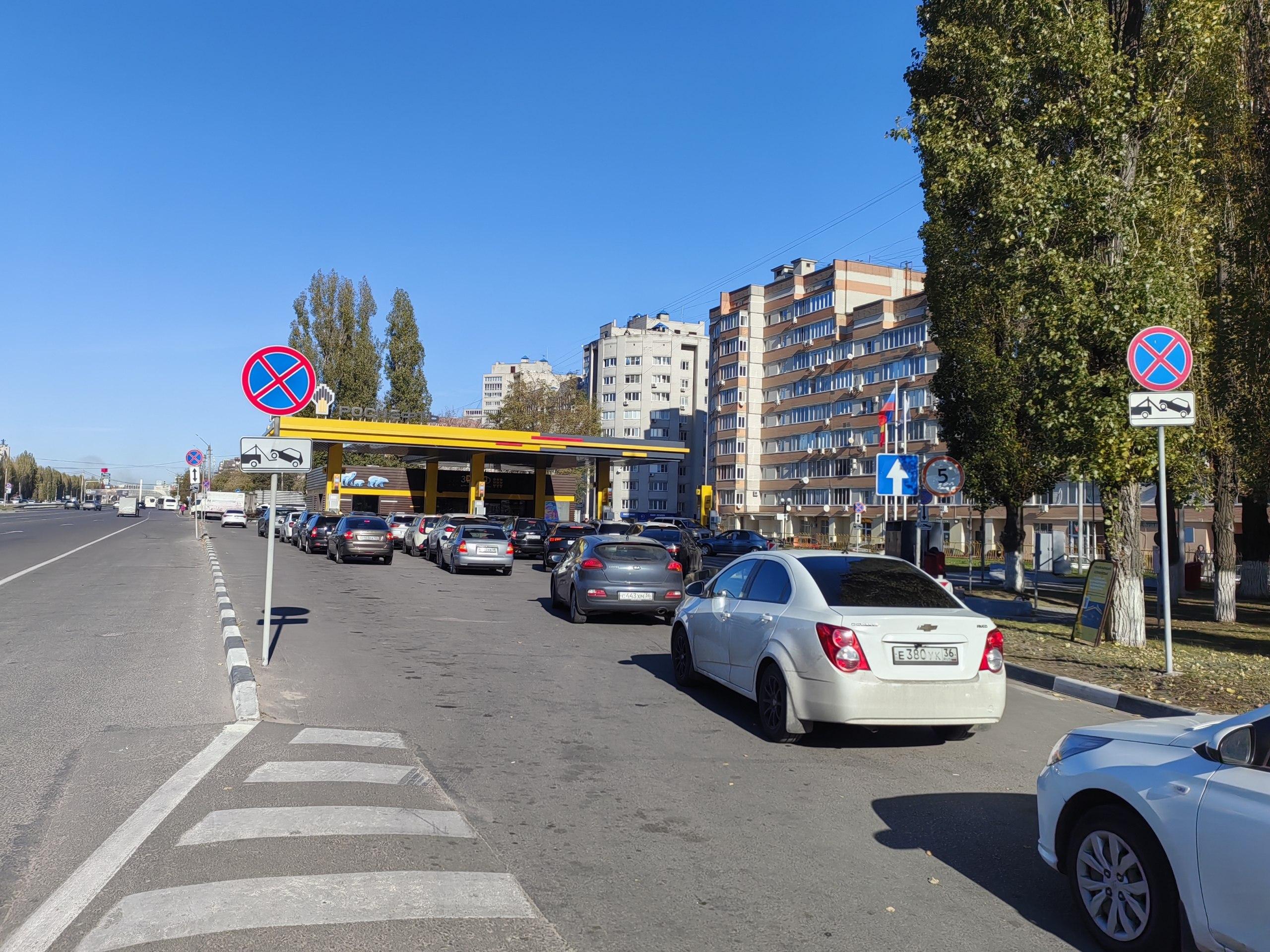 Бензин и дизель в Воронеже дешевеют, но ситуация все еще напряженная: сколько заправок в области об…