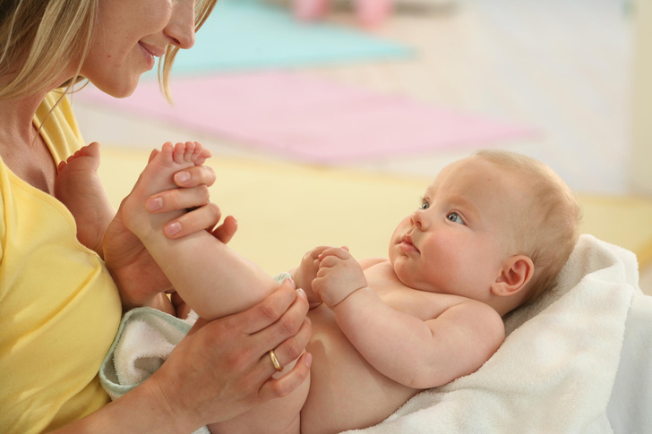 От рождения до года: как правильно делать массаж грудничкам