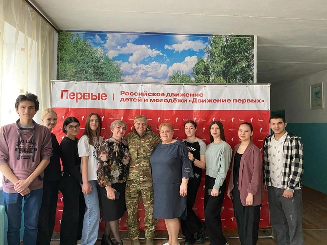 Николай Печерский в центре с коллегами и учениками | Источник: читатели V1.RU