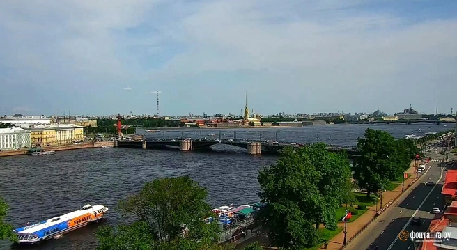 Погода в Петербурге в День России попала в среднее значение метеограммы. Посмотрите сами | Источник: видовые камеры «Фонтанки»