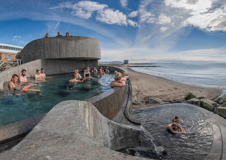 Купальня Guðlaug baths в Исландии