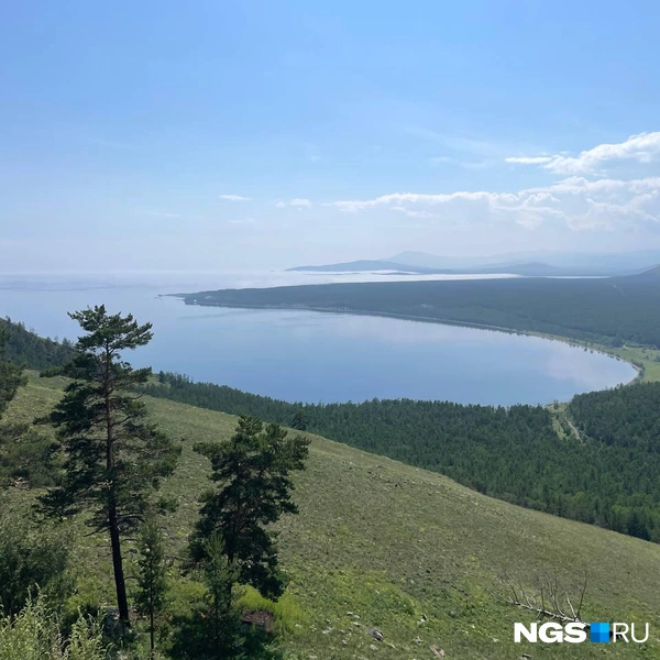 Здесь можно спуститься к самому берегу | Источник: Сергей Уланов / NGS.RU