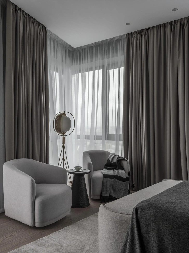 Ковер, Dovlet House. Кресла, SK Design. Торшер, 101 Copenhagen. Столик, La Redoute. | Источник: Дина Александрова. Стиль: Настасья Корбут