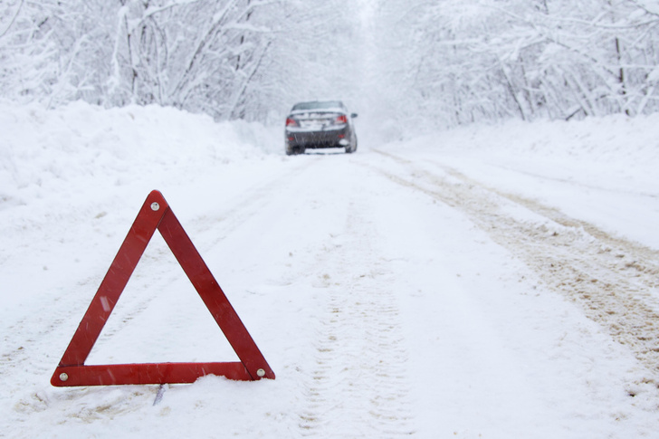 Что делать, если ваша машина застряла в снегу: 10 советов автомобилистам