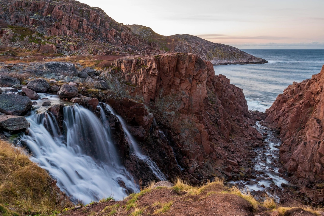 Поселок Териберка Мурманской области. | Источник: Shutterstock/Fotodom.ru